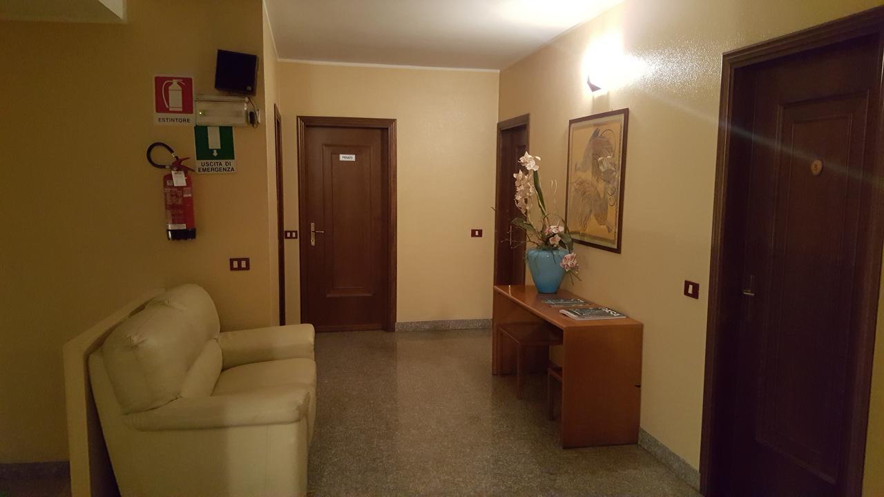 Hotel Ristorante Centrale Vestone Exteriör bild