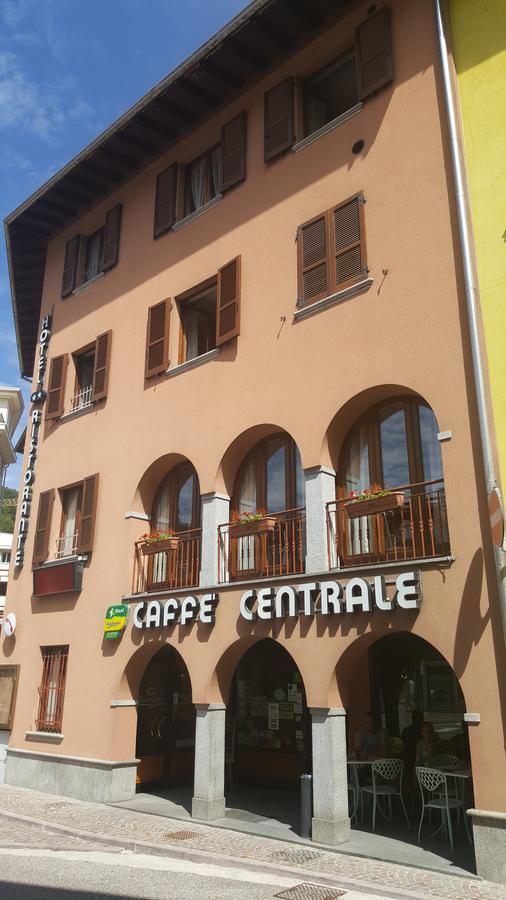 Hotel Ristorante Centrale Vestone Exteriör bild