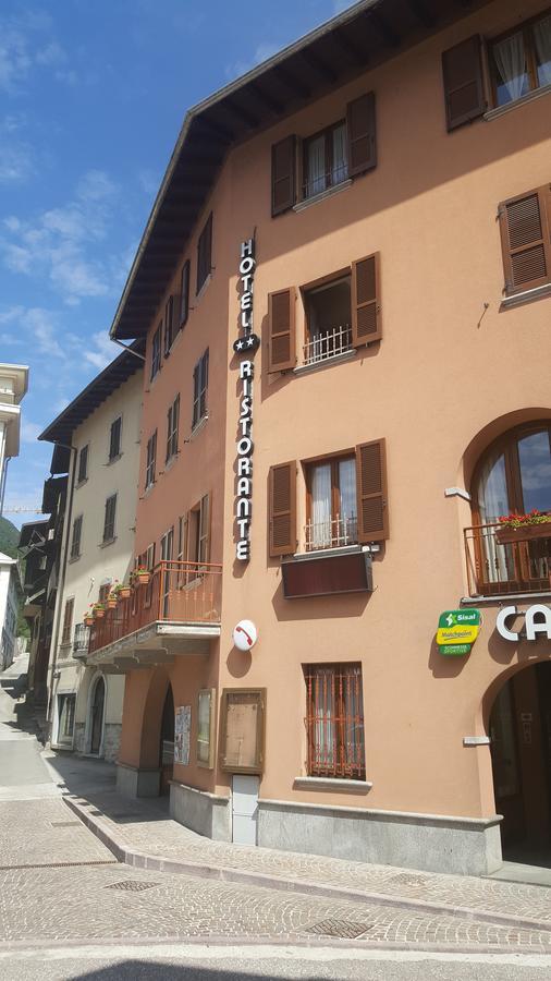 Hotel Ristorante Centrale Vestone Exteriör bild