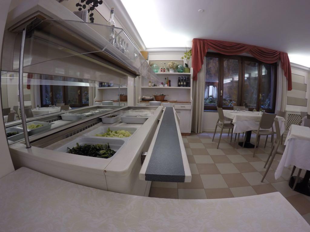 Hotel Ristorante Centrale Vestone Exteriör bild