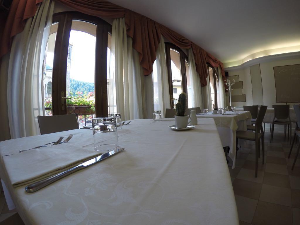 Hotel Ristorante Centrale Vestone Exteriör bild